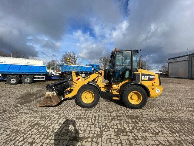 Caterpillar 908M, 4+1 Schaufel, Palettengabel, wenig Std. - Riteņu iekrāvējs: foto 2 Caterpillar 908M, 4+1 Schaufel, Palettengabel, wenig Std. - Riteņu iekrāvējs: foto 2