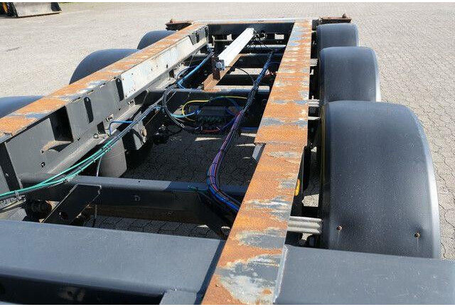 Fliegl SDS 380 SDS01, 20/30 & 40 Fuß Container, BPW - Puspiekabe zema profila platforma: foto 4 Fliegl SDS 380 SDS01, 20/30 & 40 Fuß Container, BPW - Puspiekabe zema profila platforma: foto 4