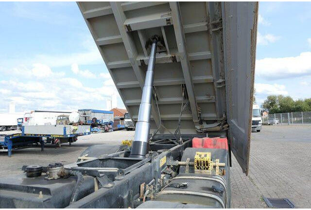 MAN 41.470 TGS 8x4, Bordmatik, Anbauplatte, Kombitür - Kravas automašīna pašizgāzējs: foto 4 MAN 41.470 TGS 8x4, Bordmatik, Anbauplatte, Kombitür - Kravas automašīna pašizgāzējs: foto 4