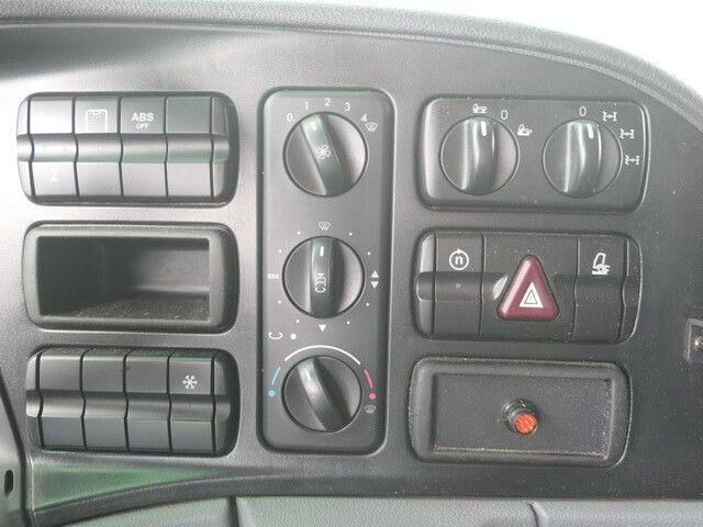 Ielu tīrīšanas mašīna Mercedes-Benz 2032 A Actros 4x4, Bucher STKF 9500, Airport, AC: foto 14