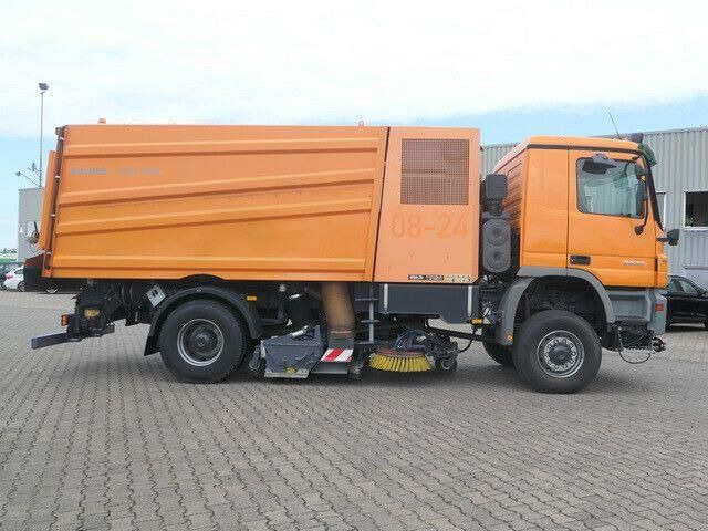 Mercedes-Benz 2032 A Actros 4x4, Bucher STKF 9500, Airport, AC - Ielu tīrīšanas mašīna: foto 2 Mercedes-Benz 2032 A Actros 4x4, Bucher STKF 9500, Airport, AC - Ielu tīrīšanas mašīna: foto 2