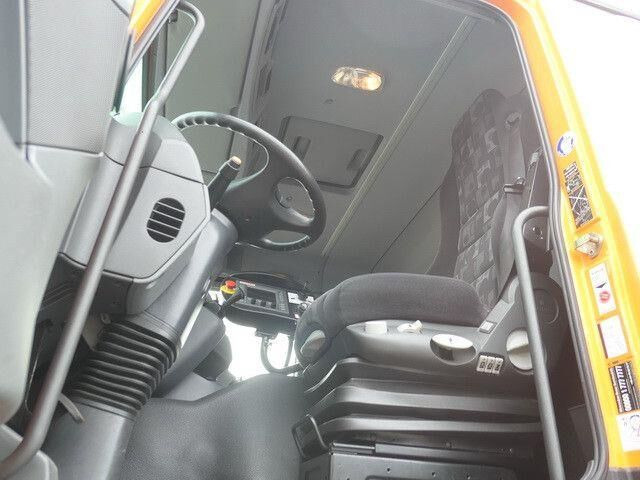 Ielu tīrīšanas mašīna Mercedes-Benz 2032 A Actros 4x4, Bucher STKF 9500, Airport, AC: foto 11