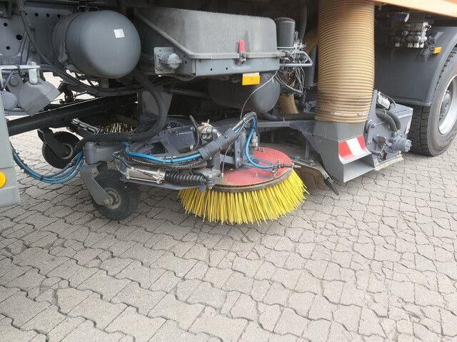 Ielu tīrīšanas mašīna Mercedes-Benz 2032 A Actros 4x4, Bucher STKF 9500, Airport, AC: foto 9