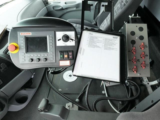 Ielu tīrīšanas mašīna Mercedes-Benz 2032 A Actros 4x4, Bucher STKF 9500, Airport, AC: foto 16