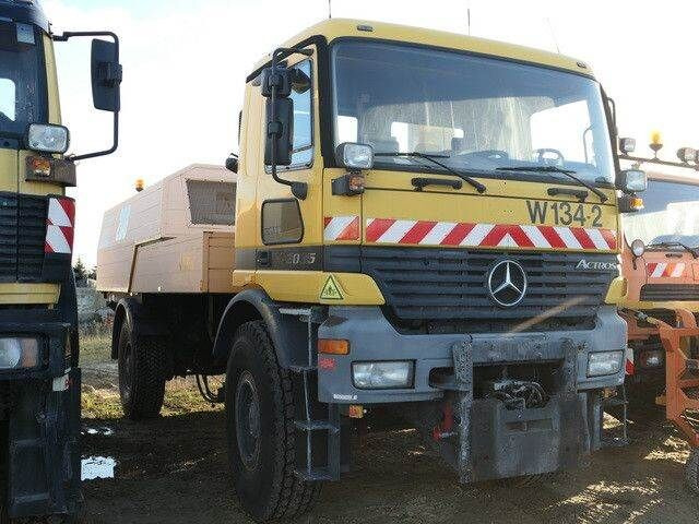 Mercedes-Benz 2035 AK Actros 4x4, Kehrmaschine Schmidt, Allrad - Sniega novākšanas tehnika: foto 4 Mercedes-Benz 2035 AK Actros 4x4, Kehrmaschine Schmidt, Allrad - Sniega novākšanas tehnika: foto 4