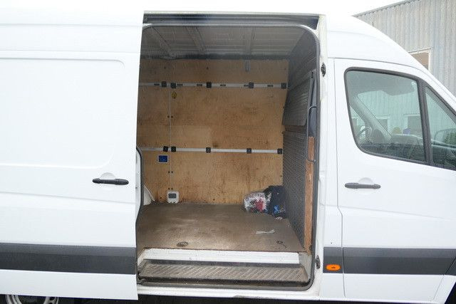 Mercedes-Benz 213 CDI Sprinter 4x2, Klima, 3. Sitz, Holzausbau - Mazs furgons: foto 3 Mercedes-Benz 213 CDI Sprinter 4x2, Klima, 3. Sitz, Holzausbau - Mazs furgons: foto 3
