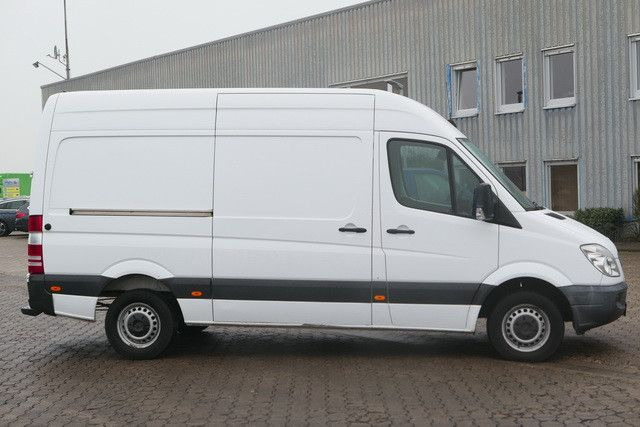 Mercedes-Benz 213 CDI Sprinter 4x2, Klima, 3. Sitz, Holzausbau - Mazs furgons: foto 2 Mercedes-Benz 213 CDI Sprinter 4x2, Klima, 3. Sitz, Holzausbau - Mazs furgons: foto 2