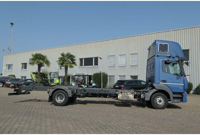 Mercedes-Benz 918 L Atego 4x2, Schlafliege, Klima,Nebenantrieb - Šasija kravas automašīna: foto 2 Mercedes-Benz 918 L Atego 4x2, Schlafliege, Klima,Nebenantrieb - Šasija kravas automašīna: foto 2