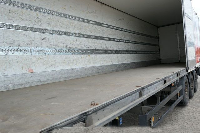Schmitz Cargobull SKO 24, Faltwand, Seitentüren,Isoliert,Luft-Lift - Puspiekabe slēgtā virsbūve: foto 3 Schmitz Cargobull SKO 24, Faltwand, Seitentüren,Isoliert,Luft-Lift - Puspiekabe slēgtā virsbūve: foto 3