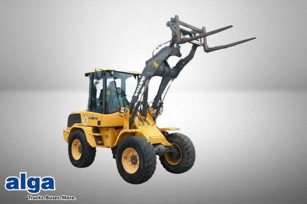 Volvo L30G, 4+1 Schaufel, Palettengabel, Hydr. S.W.S. - Riteņu iekrāvējs: foto 1 Volvo L30G, 4+1 Schaufel, Palettengabel, Hydr. S.W.S. - Riteņu iekrāvējs: foto 1