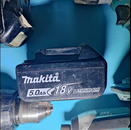 2x perceuses 18v MAKITA + Makita 18 Volt Tournevis à percussion - Celtniecības maisītājs: foto 2 2x perceuses 18v MAKITA + Makita 18 Volt Tournevis à percussion - Celtniecības maisītājs: foto 2
