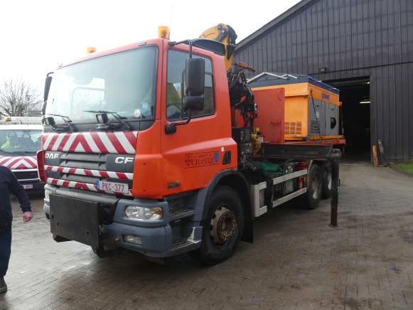 Camion porte container avec grue DAF AT75PE (2005-256.718 km) - Konteineru vedējs/ Kravas automašīna ar noņemamā virsbūve: foto 1 Camion porte container avec grue DAF AT75PE (2005-256.718 km) - Konteineru vedējs/ Kravas automašīna ar noņemamā virsbūve: foto 1