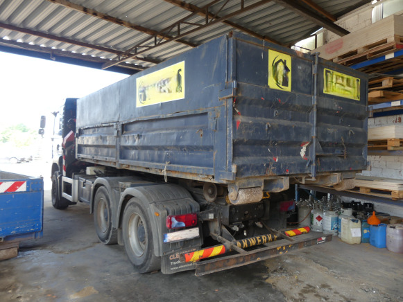 Camion porte container avec grue MAN TGA MH 26 FD (2005-455.395 km)(WMAH09ZZ96M427264) - Konteineru vedējs/ Kravas automašīna ar noņemamā virsbūve: foto 3 Camion porte container avec grue MAN TGA MH 26 FD (2005-455.395 km)(WMAH09ZZ96M427264) - Konteineru vedējs/ Kravas automašīna ar noņemamā virsbūve: foto 3