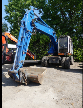 Grue sur pneus Hitachi EX165W - Riteņu ekskavators: foto 1 Grue sur pneus Hitachi EX165W - Riteņu ekskavators: foto 1