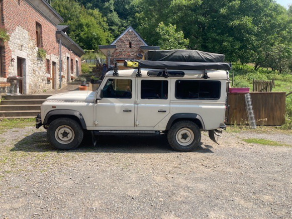 Land-Rover Defender 11O (2010) - Vieglā automašīna: foto 2 Land-Rover Defender 11O (2010) - Vieglā automašīna: foto 2