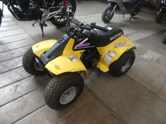 Quad enfant thermique Suzuki Quad Runner - Kvadricikls: foto 1 Quad enfant thermique Suzuki Quad Runner - Kvadricikls: foto 1