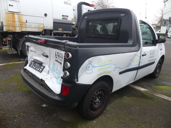 REF:69689 - Voiture pickup électrique Renault FW (accidenté) - Pikaps: foto 4 REF:69689 - Voiture pickup électrique Renault FW (accidenté) - Pikaps: foto 4