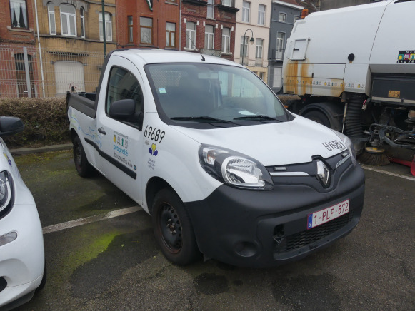 REF:69689 - Voiture pickup électrique Renault FW (accidenté) - Pikaps: foto 3 REF:69689 - Voiture pickup électrique Renault FW (accidenté) - Pikaps: foto 3