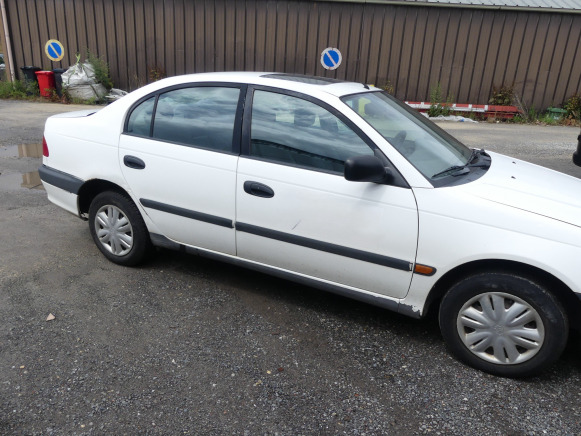 REF:DBB024 - Voiture Toyota Avensis (1998-172.549 km) - Vieglā automašīna: foto 4 REF:DBB024 - Voiture Toyota Avensis (1998-172.549 km) - Vieglā automašīna: foto 4