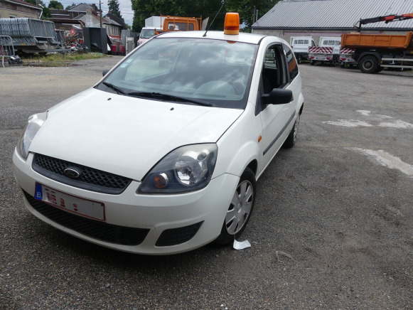 REF:TRE614 - Voiture Utilitaire Ford FIESTA TDCI (2005-101.699 km) - Vieglā automašīna: foto 1 REF:TRE614 - Voiture Utilitaire Ford FIESTA TDCI (2005-101.699 km) - Vieglā automašīna: foto 1