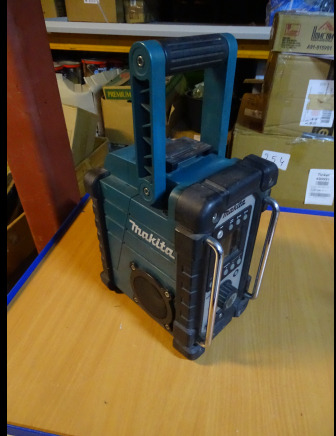 Radio MAKITA DMR112 IP64 Bluetooth DAB+ - Rūpnieciskais slaucītājs: foto 1 Radio MAKITA DMR112 IP64 Bluetooth DAB+ - Rūpnieciskais slaucītājs: foto 1