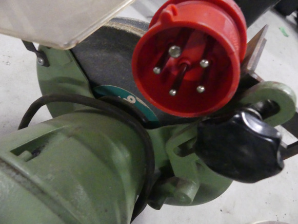 Touret à meuler double tété Métabo DS 7226D, Table de travail pliante Black&Decker (9714-040) - Metālapstrādes iekārta: foto 5 Touret à meuler double tété Métabo DS 7226D, Table de travail pliante Black&Decker (9714-040) - Metālapstrādes iekārta: foto 5