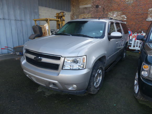 Voiture Chevrolet Suburban (2006-355.000 km) Numéro de châssis : 1GNFK16327J170092 - Kilométrage : 355000 - Kravas-pasažieru furgons: foto 1 Voiture Chevrolet Suburban (2006-355.000 km) Numéro de châssis : 1GNFK16327J170092 - Kilométrage : 355000 - Kravas-pasažieru furgons: foto 1