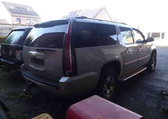 Voiture Chevrolet Suburban (2006-355.000 km) Numéro de châssis : 1GNFK16327J170092 - Kilométrage : 355000 - Kravas-pasažieru furgons: foto 3 Voiture Chevrolet Suburban (2006-355.000 km) Numéro de châssis : 1GNFK16327J170092 - Kilométrage : 355000 - Kravas-pasažieru furgons: foto 3