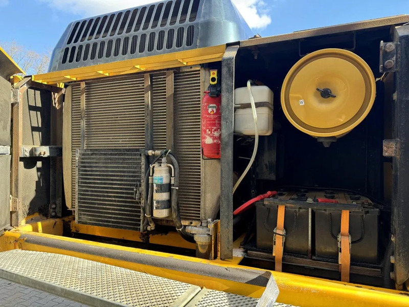 Kāpurķēžu ekskavators Kato HD 1430 III-LC MITSUBISHI ENGINE 9680 HR FIRST OWNER !!: foto 10