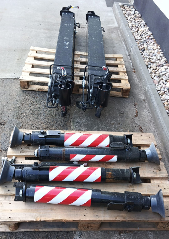 FASSI - PALFINGER - HIAB - HMF - ATLAS additional stabilizers, Zusatzabstützen - Celtnis-manipulators: foto 1 FASSI - PALFINGER - HIAB - HMF - ATLAS additional stabilizers, Zusatzabstützen - Celtnis-manipulators: foto 1