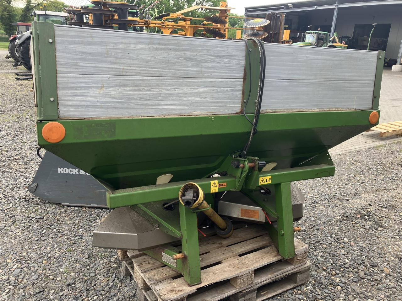 Amazone ZA-M 1000 Comp. - Minerālmēslu izkliedētājs: foto 1 Amazone ZA-M 1000 Comp. - Minerālmēslu izkliedētājs: foto 1