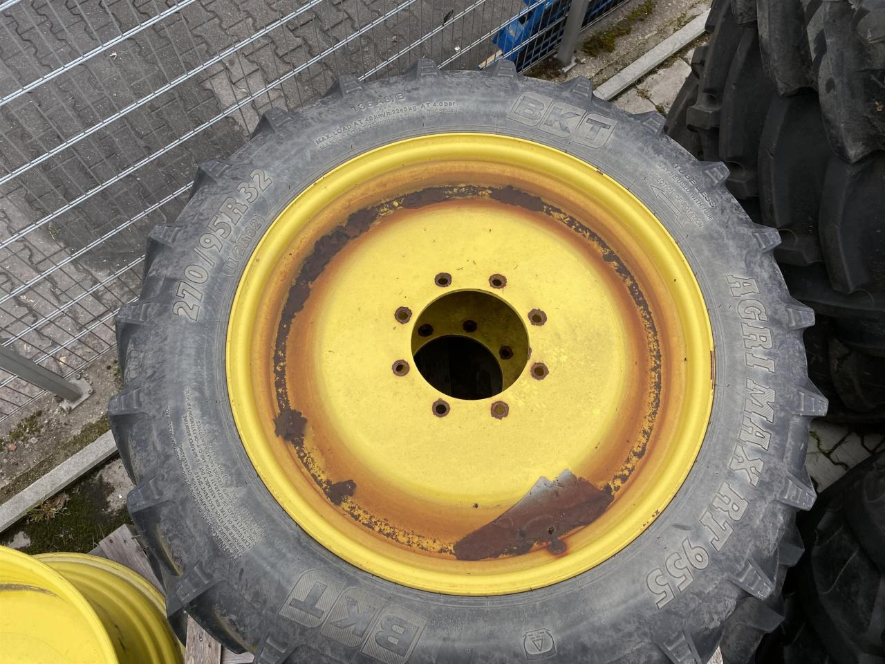 BKT 270/95R32 - Riepa - Lauksaimniecības tehnika: foto 2 BKT 270/95R32 - Riepa - Lauksaimniecības tehnika: foto 2