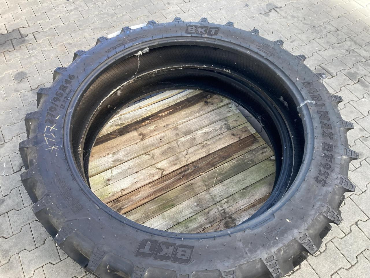 BKT 270/95R46 - Riepa - Lauksaimniecības tehnika: foto 2 BKT 270/95R46 - Riepa - Lauksaimniecības tehnika: foto 2