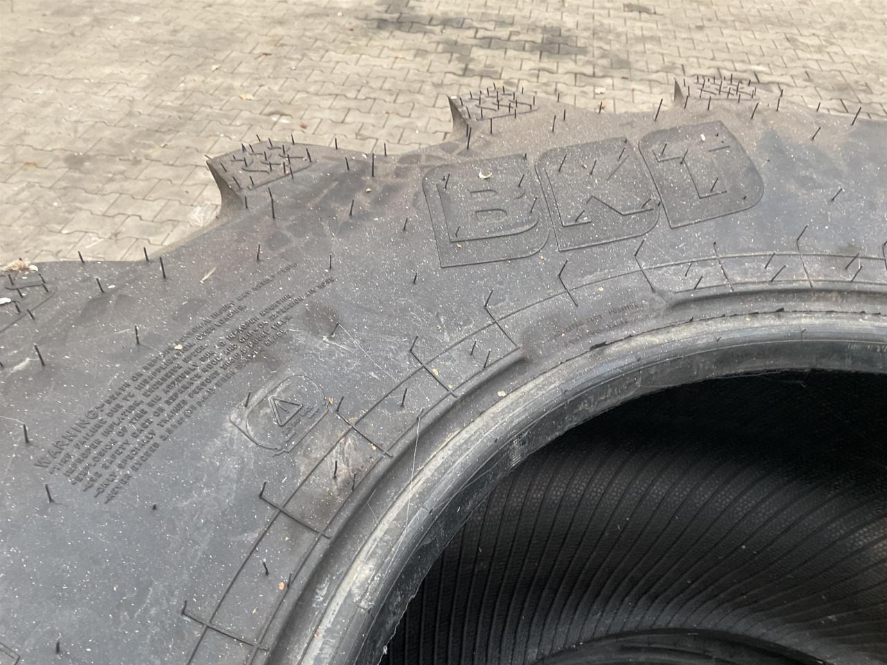 BKT 600/65R28 - Riepa - Lauksaimniecības tehnika: foto 3 BKT 600/65R28 - Riepa - Lauksaimniecības tehnika: foto 3