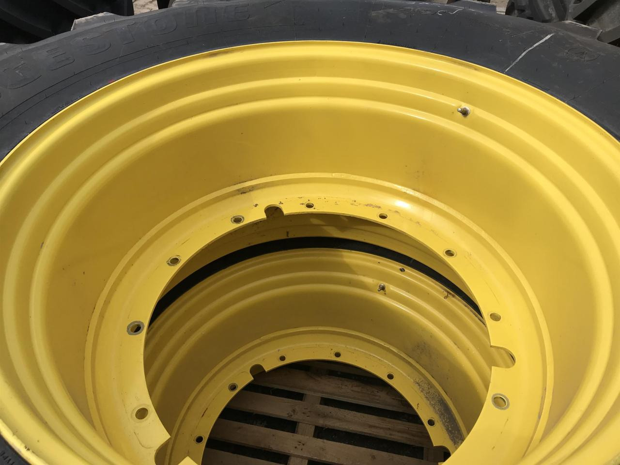 Bridgestone 710/75R42 - Riepa - Lauksaimniecības tehnika: foto 5 Bridgestone 710/75R42 - Riepa - Lauksaimniecības tehnika: foto 5