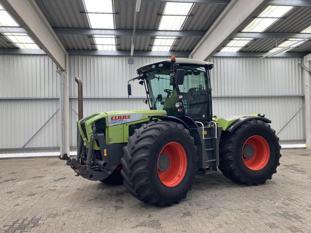 Traktors CLAAS XERION 3300 VC: foto 1