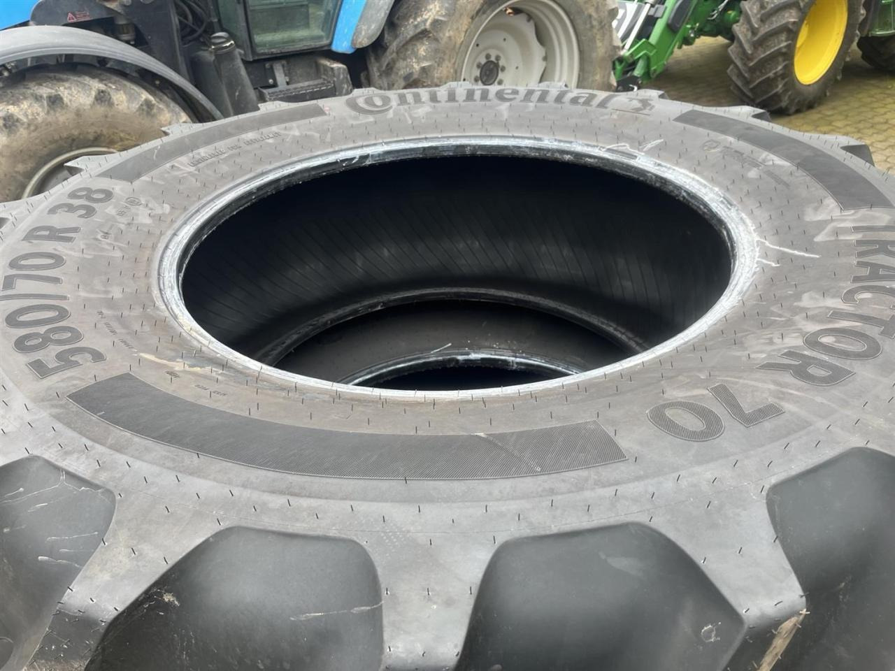 Continental 580/70R38 - Riepa - Lauksaimniecības tehnika: foto 3 Continental 580/70R38 - Riepa - Lauksaimniecības tehnika: foto 3
