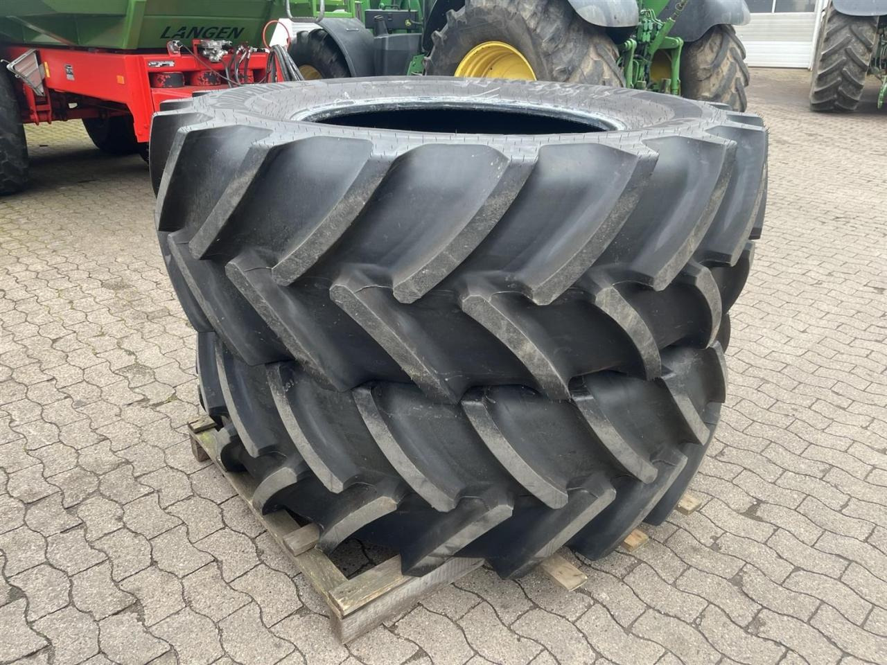 Continental 580/70R38 - Riepa - Lauksaimniecības tehnika: foto 1 Continental 580/70R38 - Riepa - Lauksaimniecības tehnika: foto 1