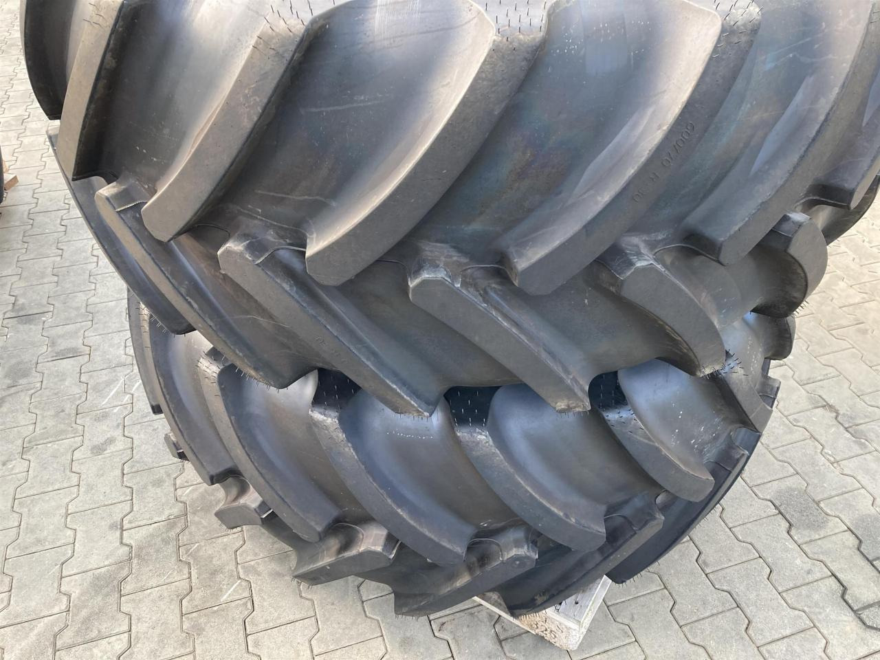Continental 600/70R30 - Riepa - Lauksaimniecības tehnika: foto 2 Continental 600/70R30 - Riepa - Lauksaimniecības tehnika: foto 2