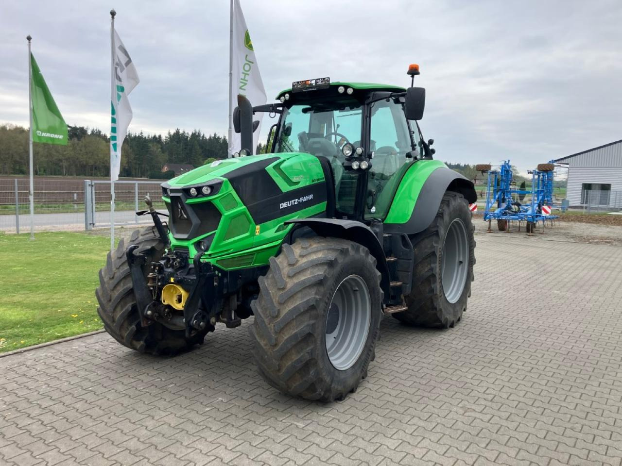 Deutz-Fahr 6215 TTV - Traktors: foto 1 Deutz-Fahr 6215 TTV - Traktors: foto 1