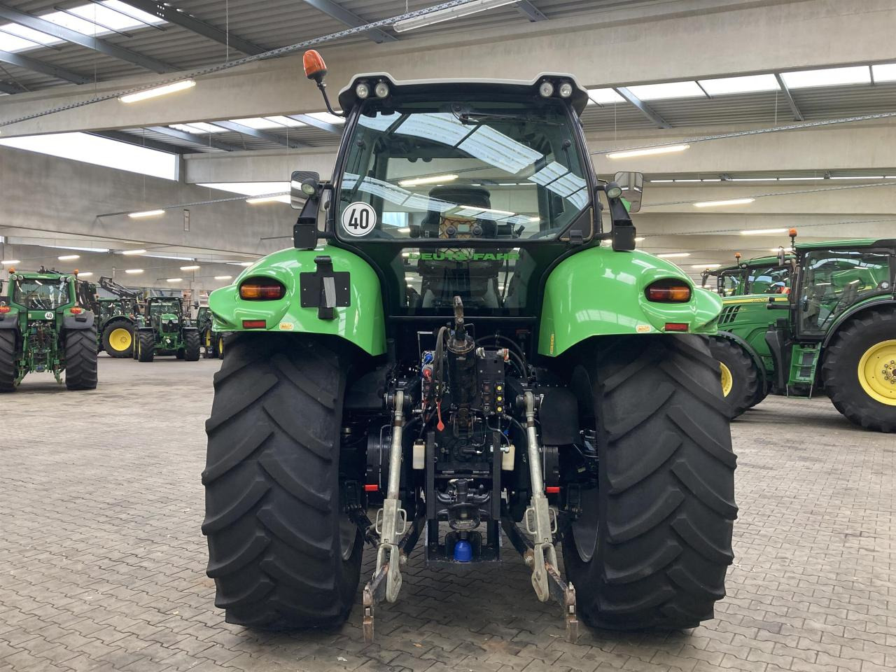 Deutz-Fahr 7210 TTV - Traktors: foto 4 Deutz-Fahr 7210 TTV - Traktors: foto 4