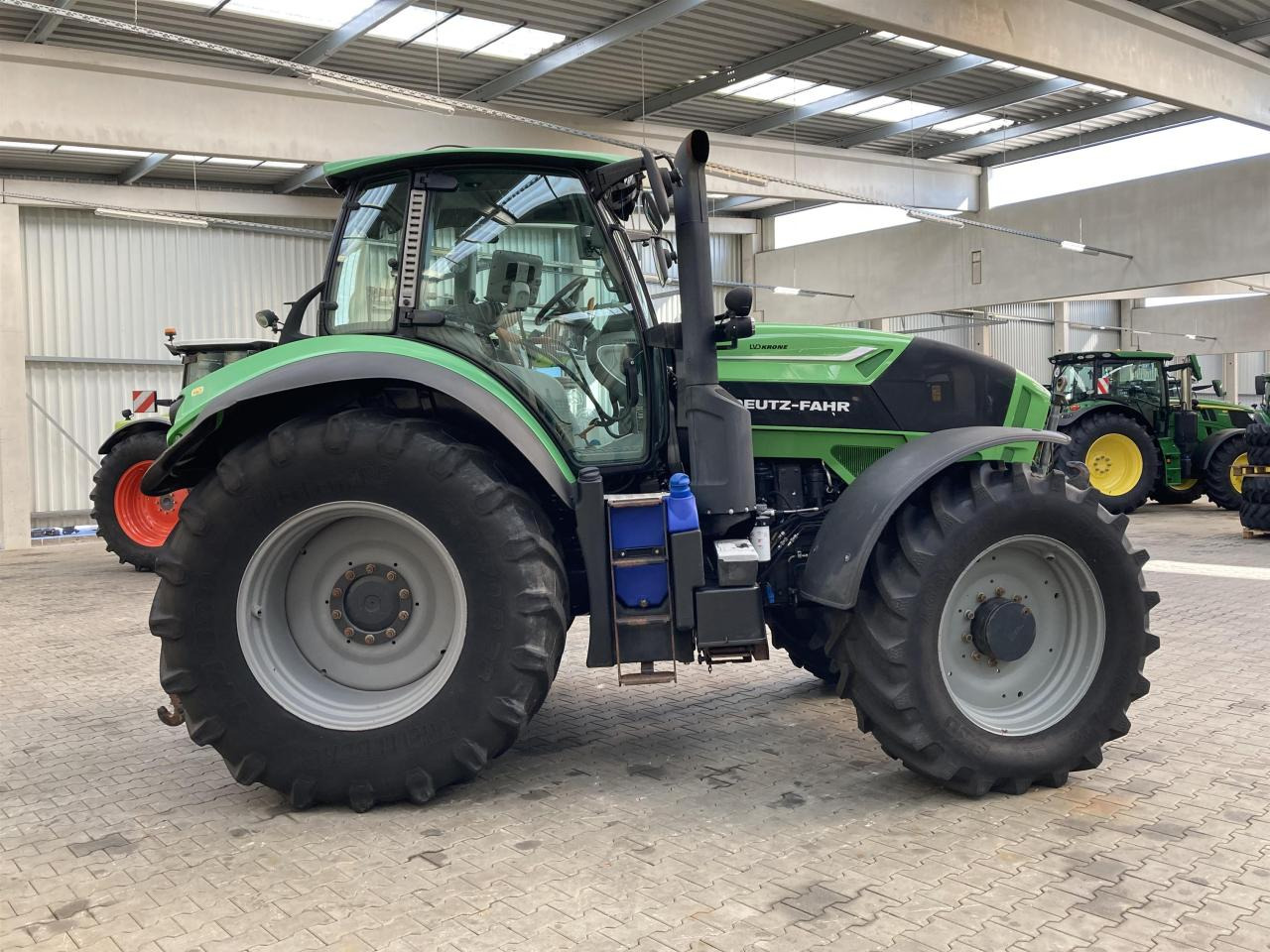 Deutz-Fahr 7250 TTV - Traktors: foto 5 Deutz-Fahr 7250 TTV - Traktors: foto 5