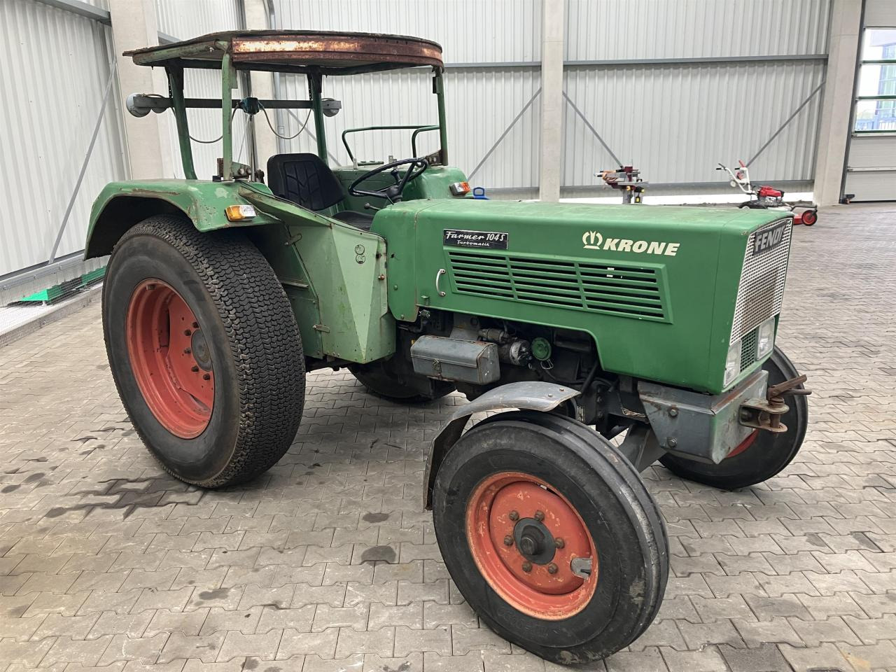 Fendt 104 S Farmer - Traktors: foto 2 Fendt 104 S Farmer - Traktors: foto 2