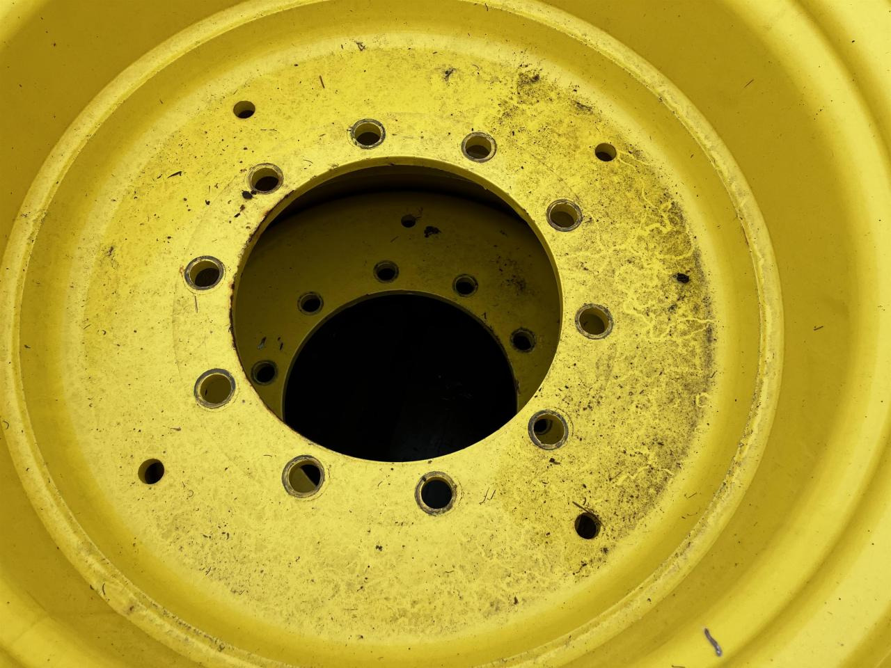 John Deere 15x28 - Riepa - Lauksaimniecības tehnika: foto 4 John Deere 15x28 - Riepa - Lauksaimniecības tehnika: foto 4