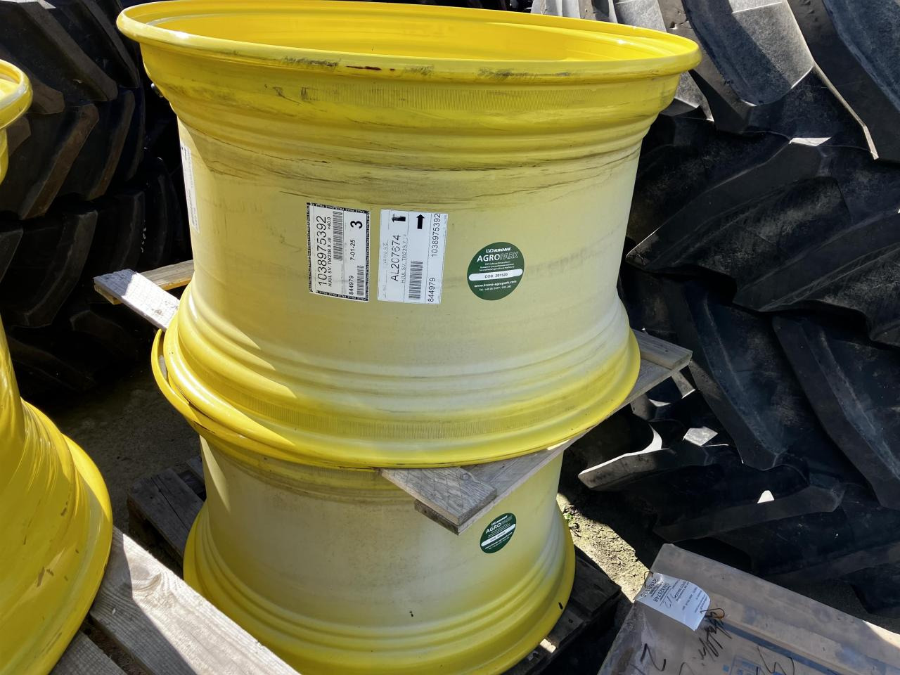 John Deere 23x38 - Riepa - Lauksaimniecības tehnika: foto 1 John Deere 23x38 - Riepa - Lauksaimniecības tehnika: foto 1