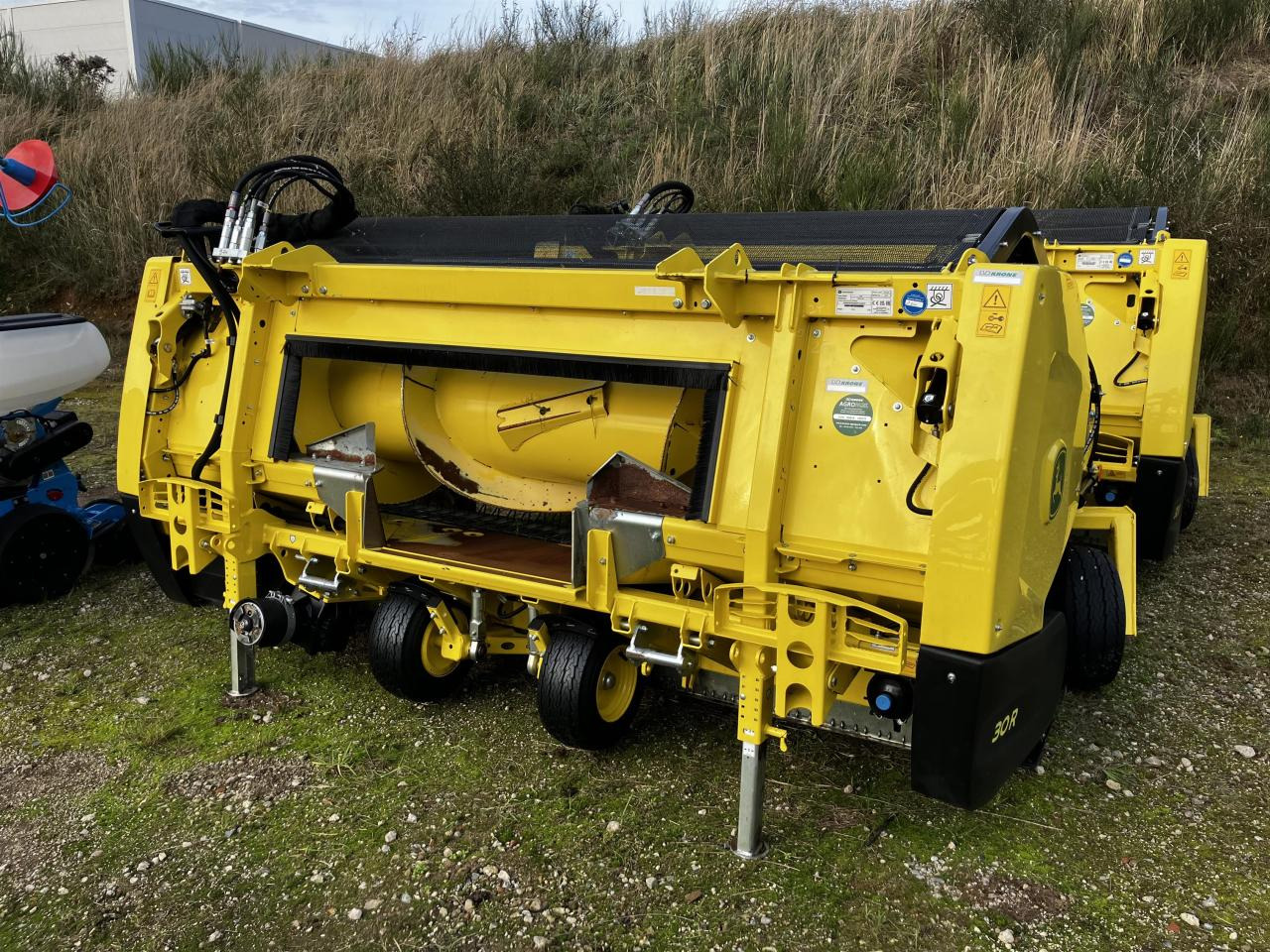 John Deere 30R - Lopbarības kombaina papildaprīkojums: foto 1 John Deere 30R - Lopbarības kombaina papildaprīkojums: foto 1