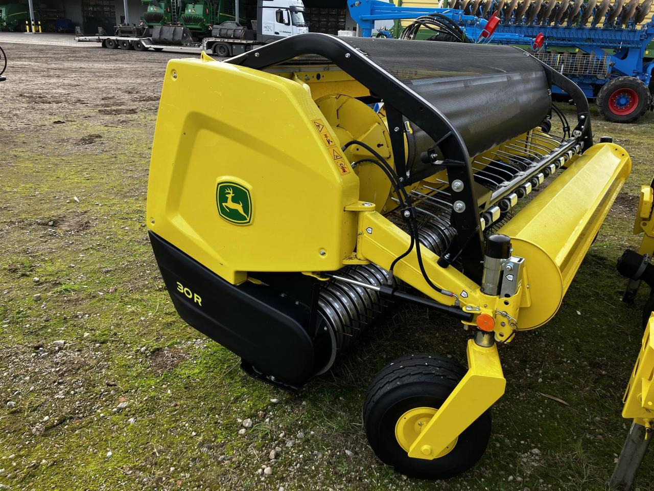 John Deere 30R - Lopbarības kombaina papildaprīkojums: foto 4 John Deere 30R - Lopbarības kombaina papildaprīkojums: foto 4