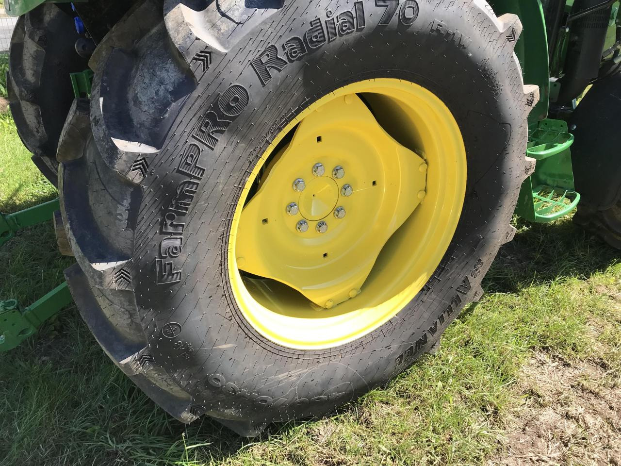 Traktors John Deere 5075E: foto 8