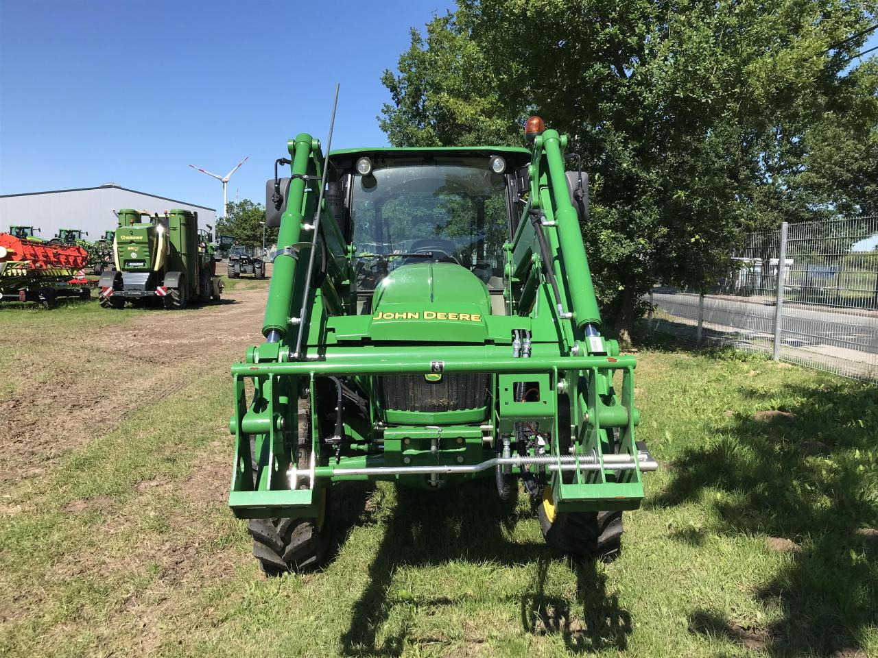 John Deere 5075E - Traktors: foto 4 John Deere 5075E - Traktors: foto 4