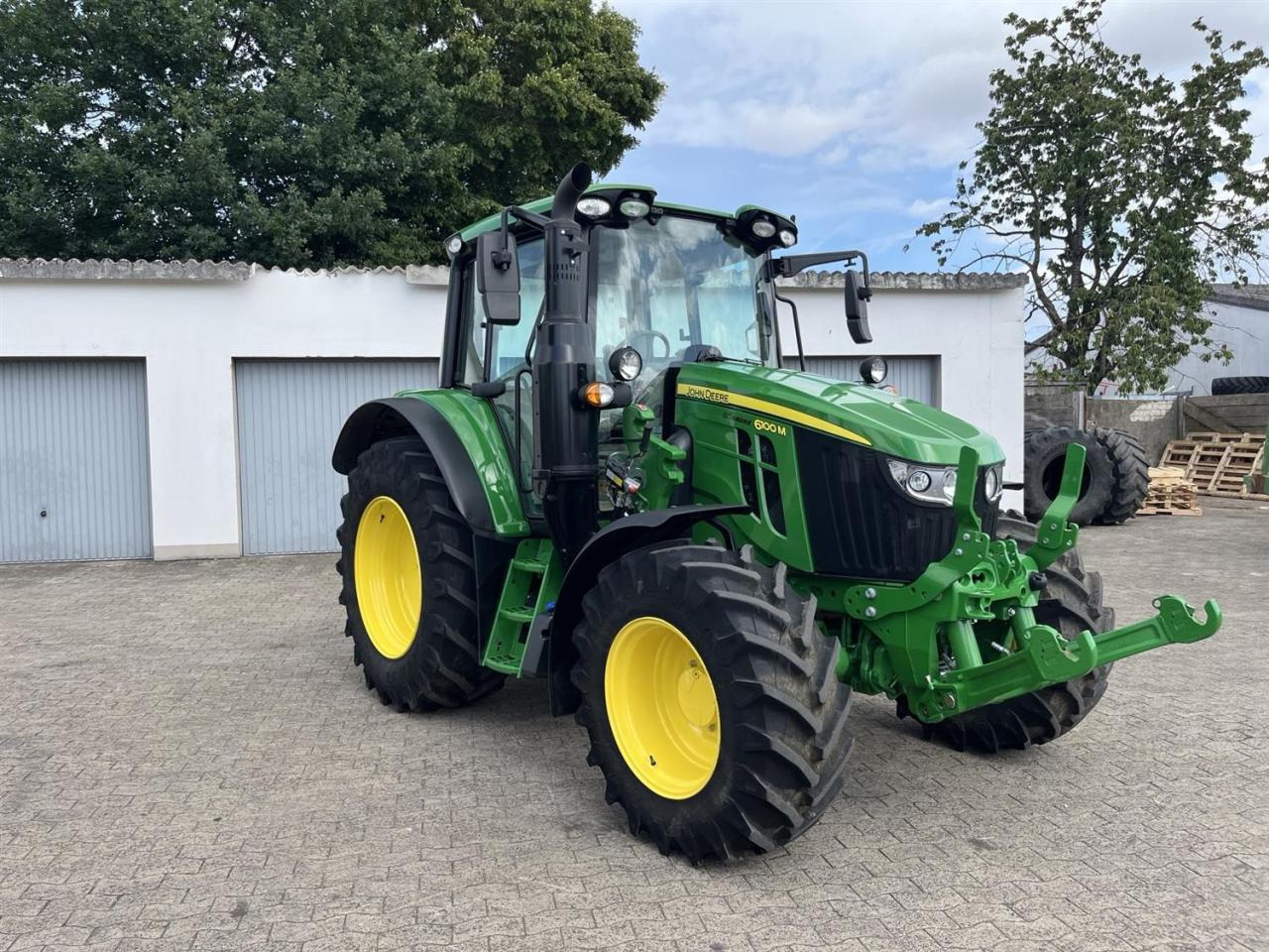 John Deere 6100M - Traktors: foto 2 John Deere 6100M - Traktors: foto 2